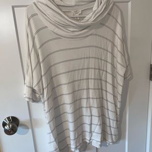Soft loft flowy shirt !